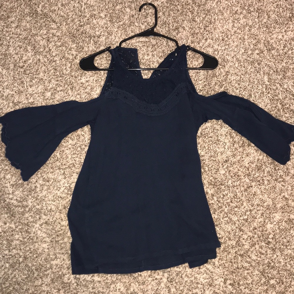 *NEVER WORN BEFORE* Hollister Cold Shoulder Top